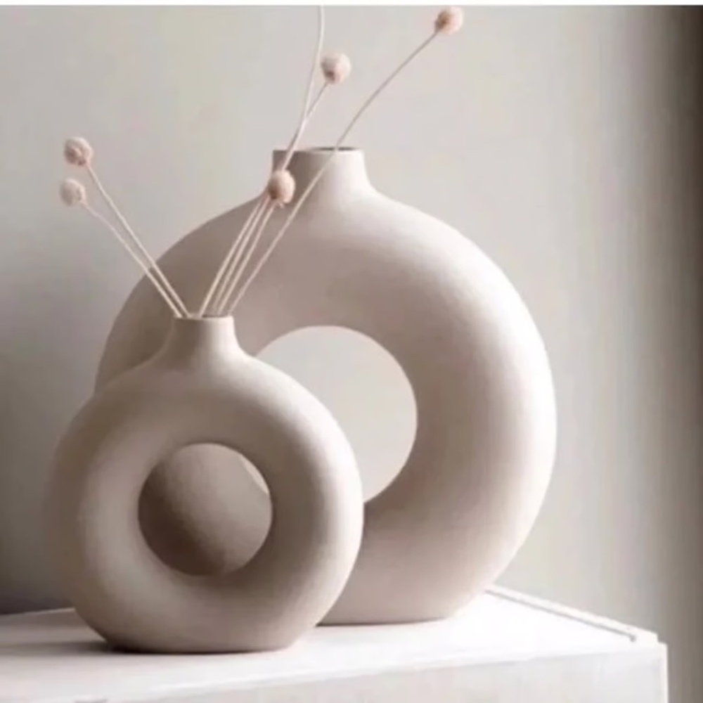 H&M small stonewear cream vase